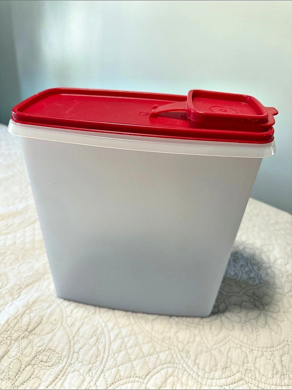Tupperware  Cereal Keeper
